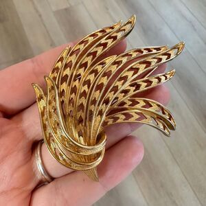 Vintage Jewelry Signed Monet Beautiful Gold Filigree Wheat Abstract Pin Brooch